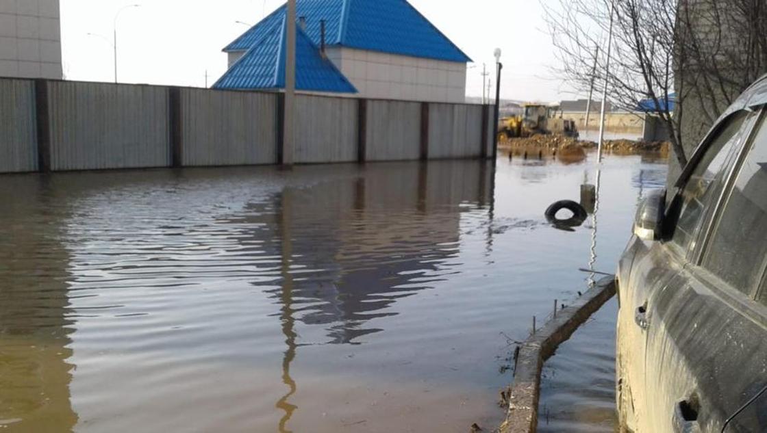 Акбулак топит. Нижегородка Уфа подтопления. Затопление поверхностными водами. Затопило Аскарово. Затопленные сады в Дагестане фото.