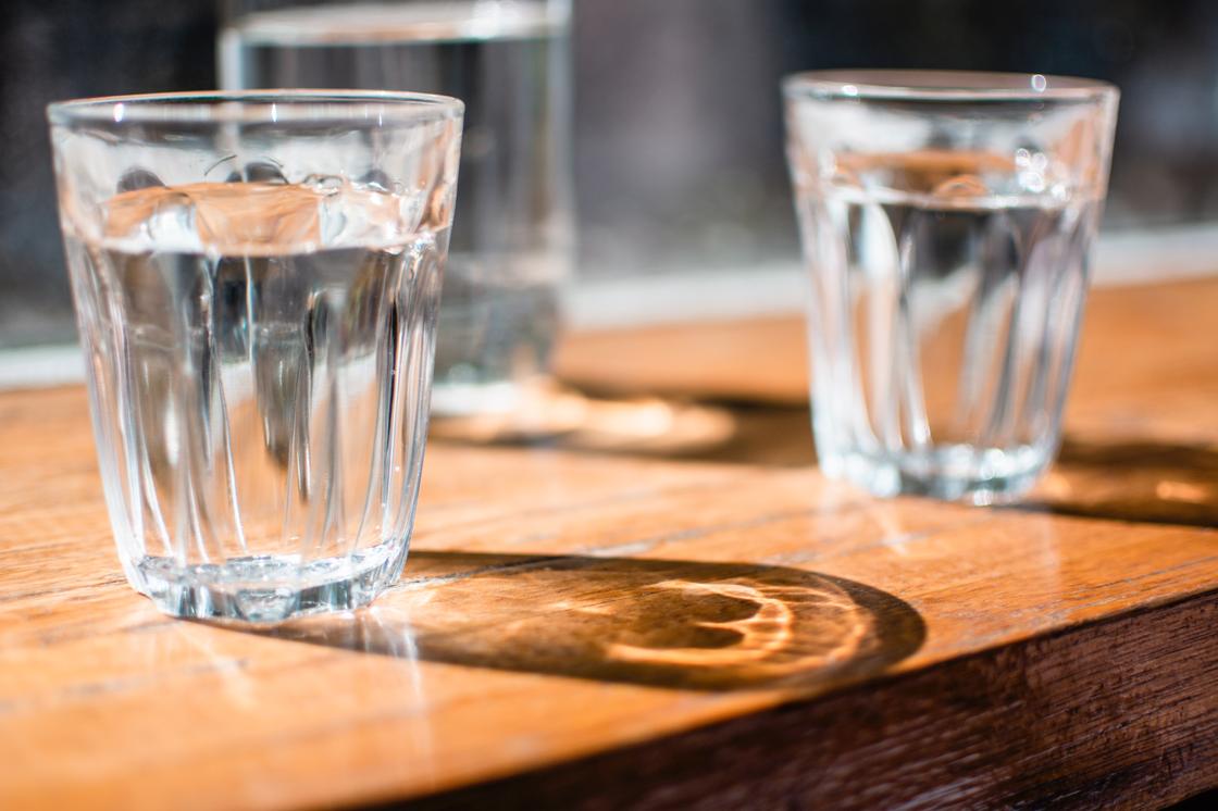 Вода в стаканах