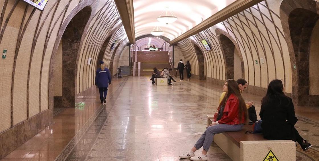 "Кастеты, ножи и ": Сотрудница метро рассказала об интересных находках