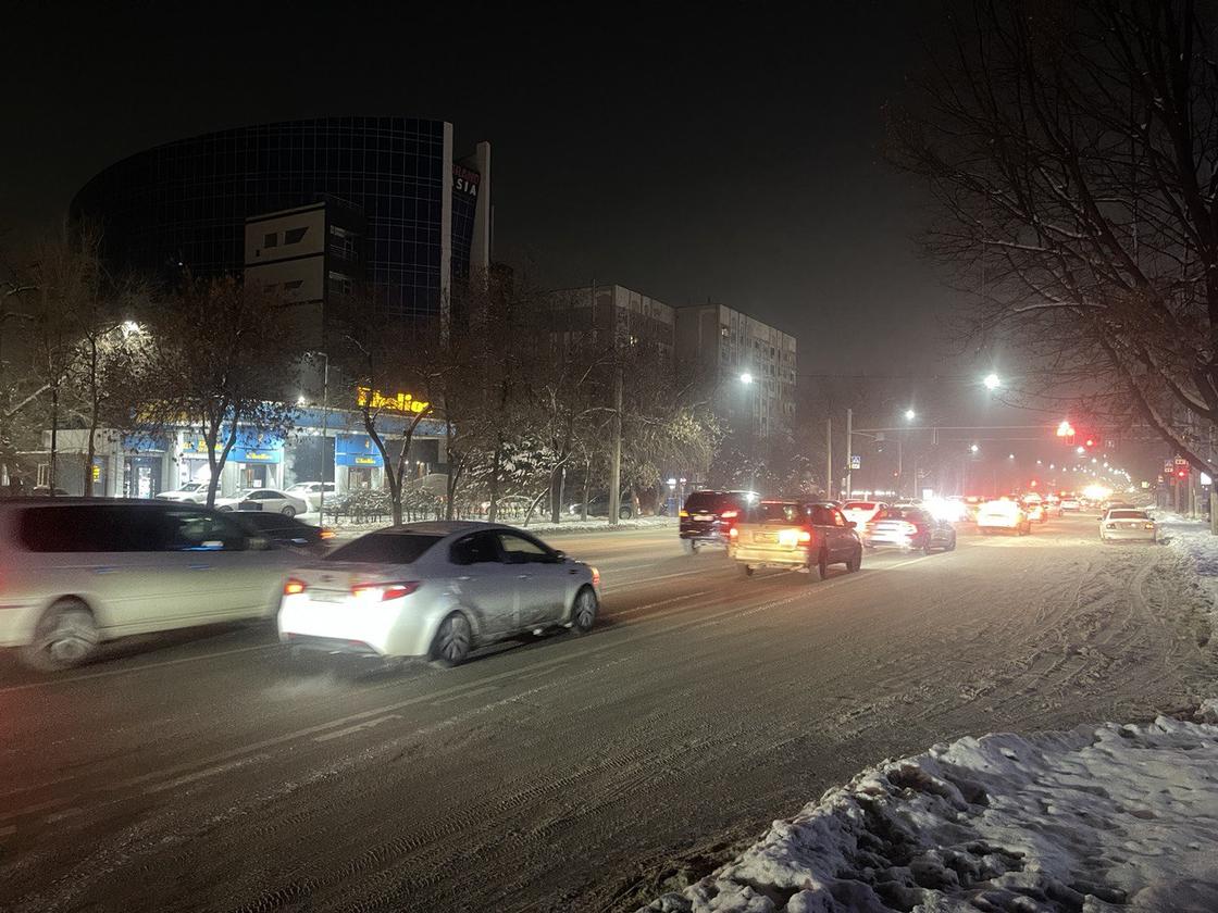 Пробки в Алматы после землетрясения