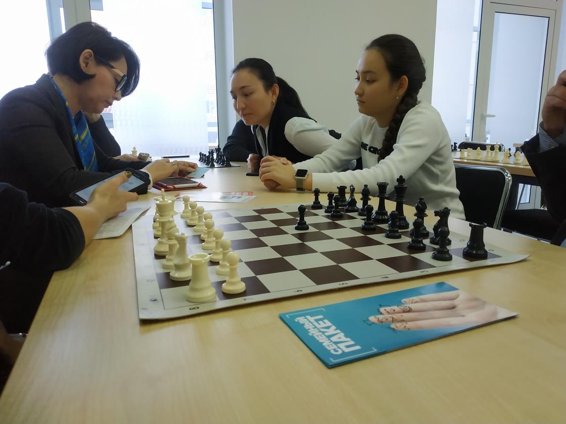 Чемпионка мира по шахматам Жансая Абдумалик открыла семейный депозит в ЖССБК