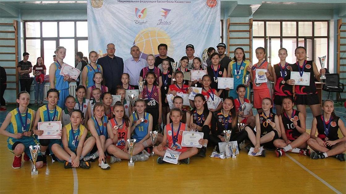48 юношеских команд сражались за первенство на чемпионате Казахстана по баскетболу 3х3