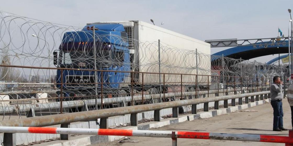 Скопление автомобилей на границе Казахстана и Кыргызстана прокомментировали в КГД
