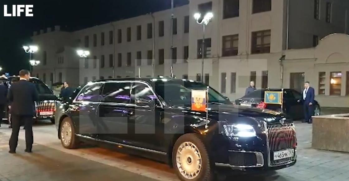 Путин прокатил Токаева по Омску на своем лимузине