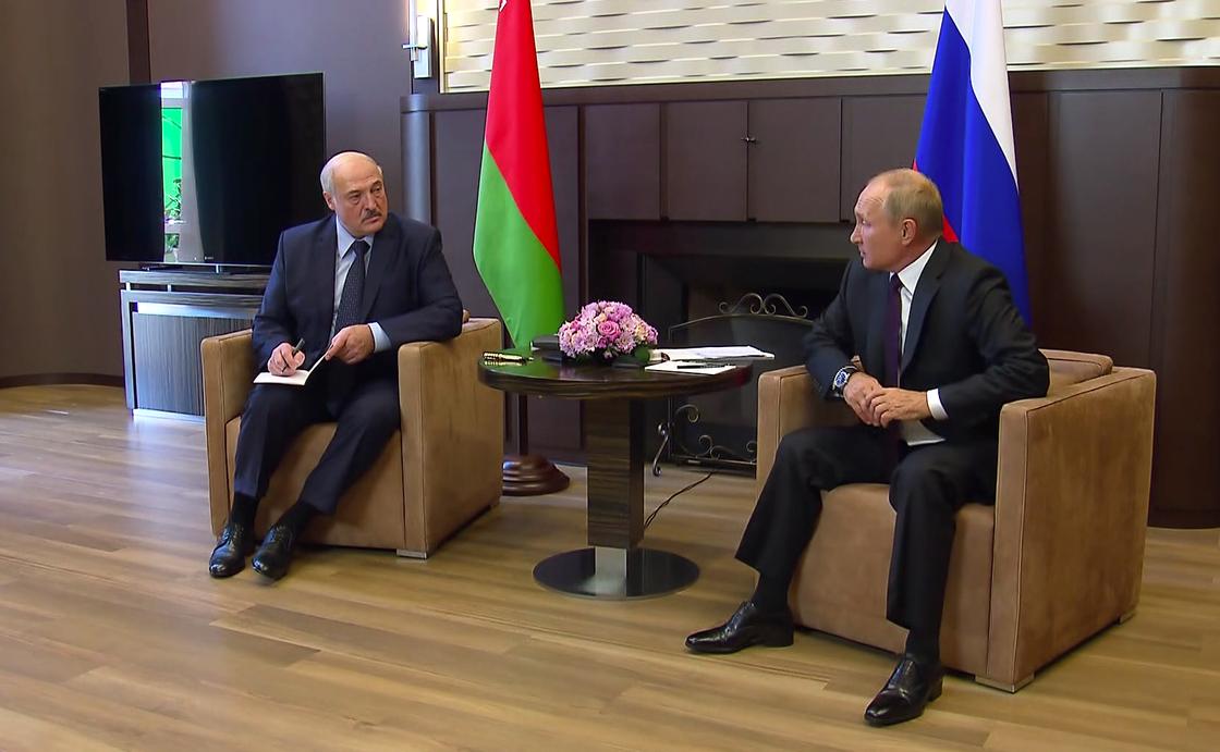Александр Лукашенко и Владимир Путин на встрече Александр Лукашенко и Владимир Путин на встрече
