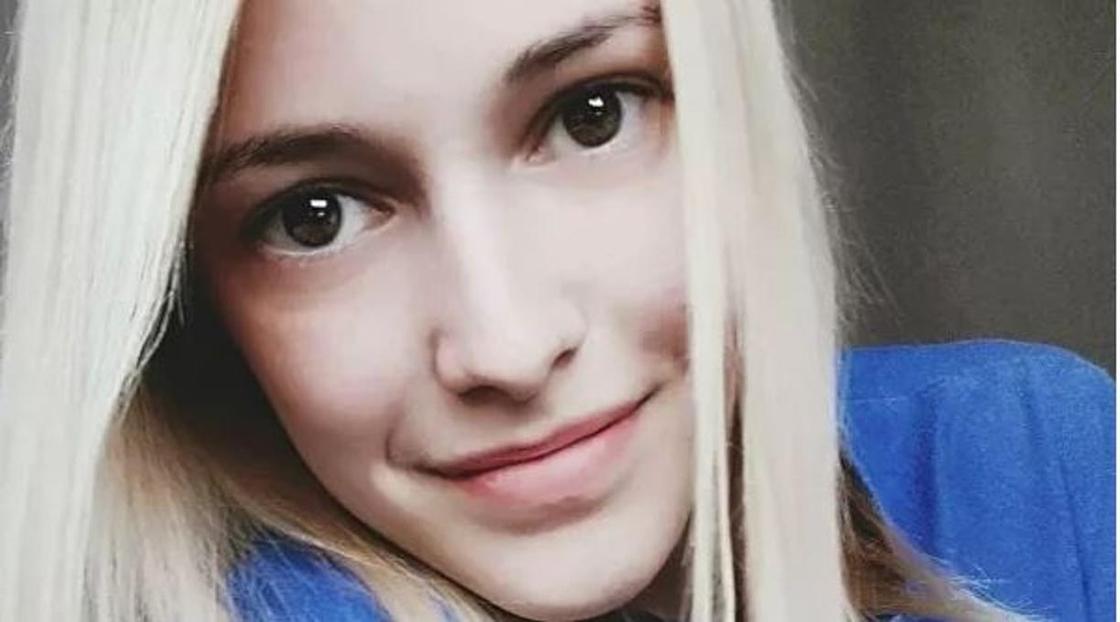 Двухлетняя девочка случайно задушила помогавшую ей мать Двухлетняя девочка случайно задушила помогавшую ей мать
