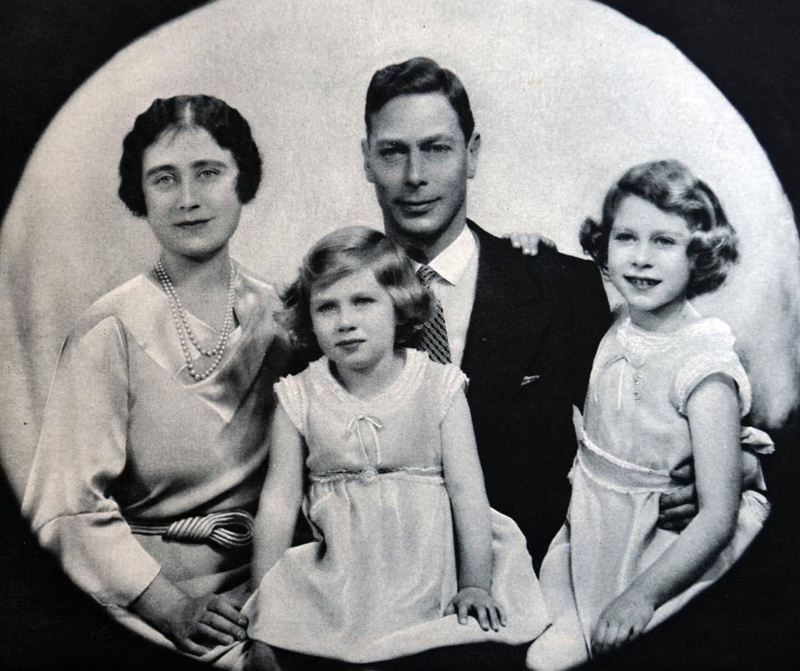 Георг VI с супругой и дочерьми