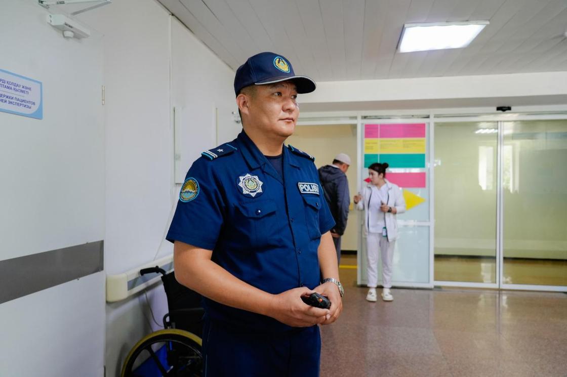 Полицейские посты в больнице Астаны Полицейские посты в больнице Астаны