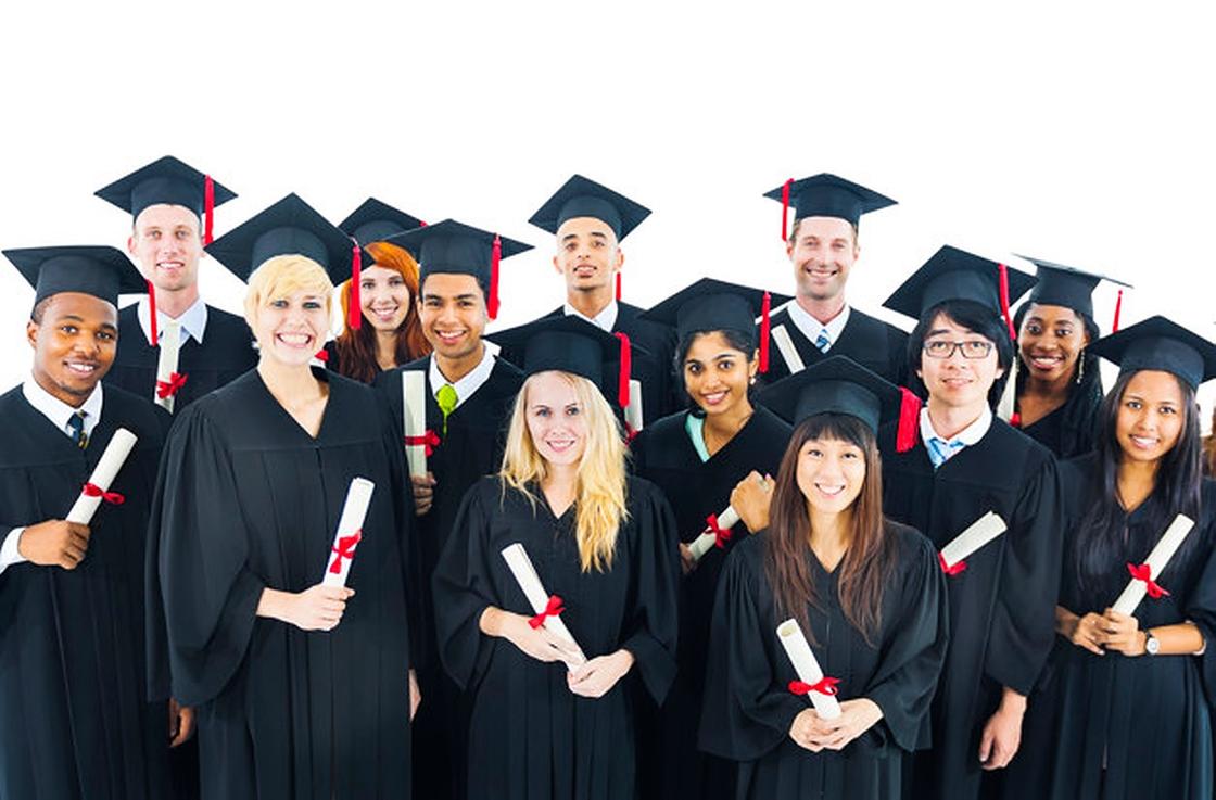 Обучение в вузах казахстана. Трое дети с дипломом. Oregon State University students Graduated. А НДИ С дипломом.