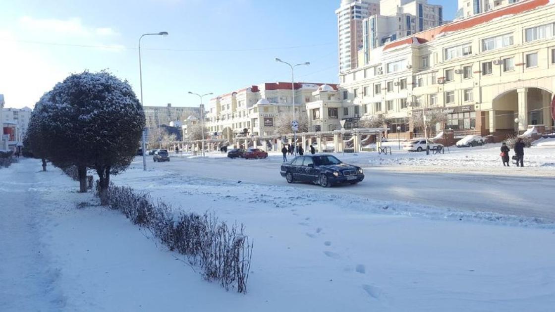 Рухнувшие деревья, сугробы и коллапс: Нур-Султан завалило снегом (фото)