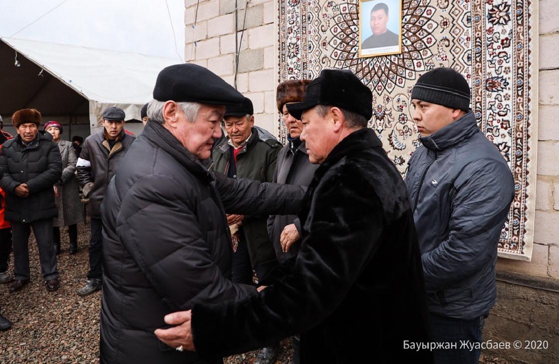 Беспорядки в Кордайском районе: Сапарбаев пообещал семье погибшего, что виновных накажут