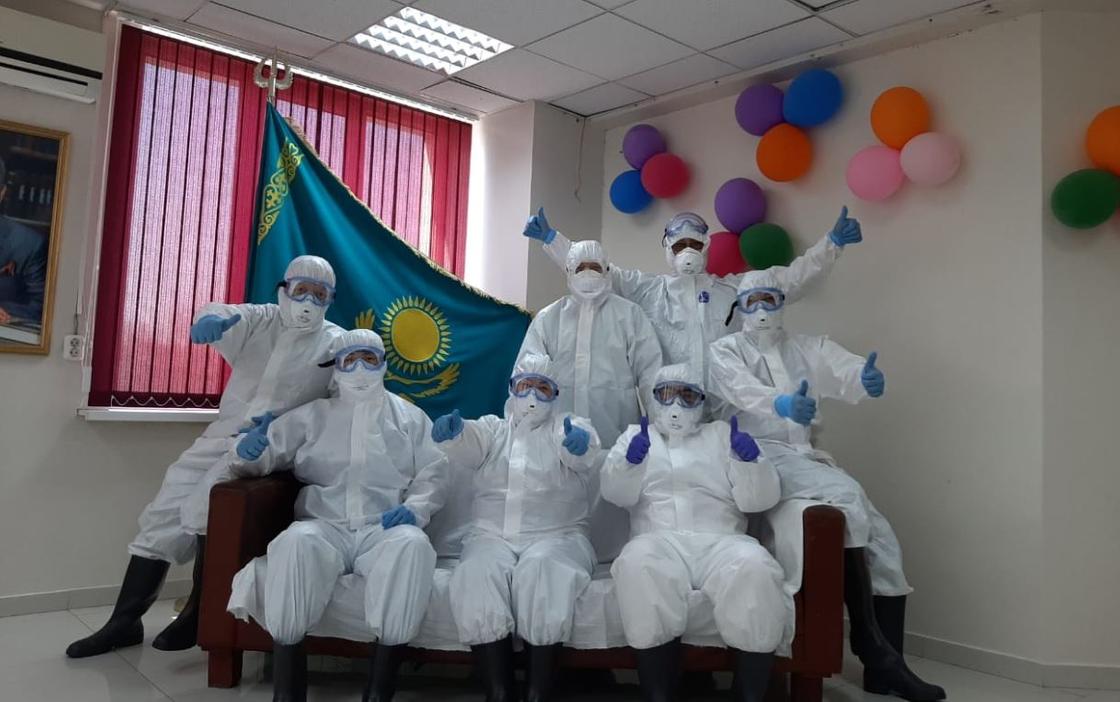 "Спасли пациентов, кому боялись не помочь": доктор инфекционного стационара Алматы о коронавирусе