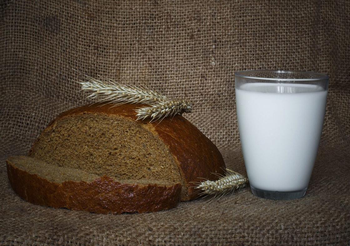 Хлеб, колосья и молоко