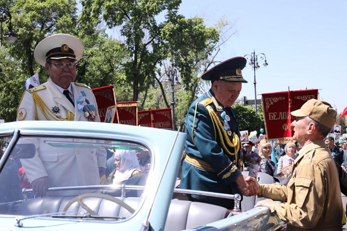 "Они отдали жизнь, чтобы мы жили": как в Алматы прошел Бессмертный полк (фото)