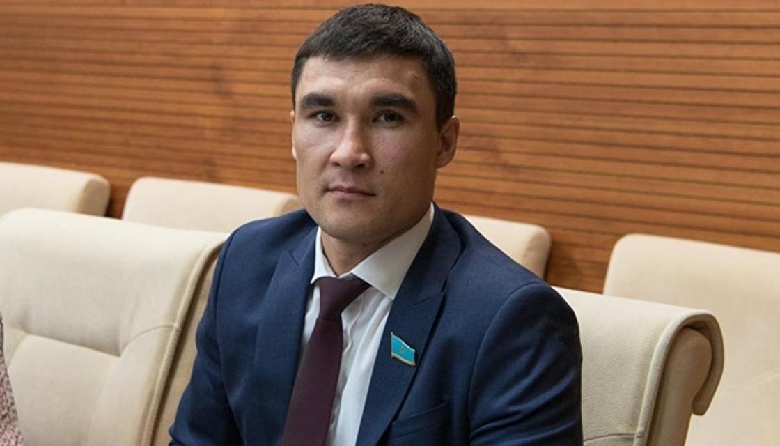 Серик Сапиев отказался от депутатского кресла