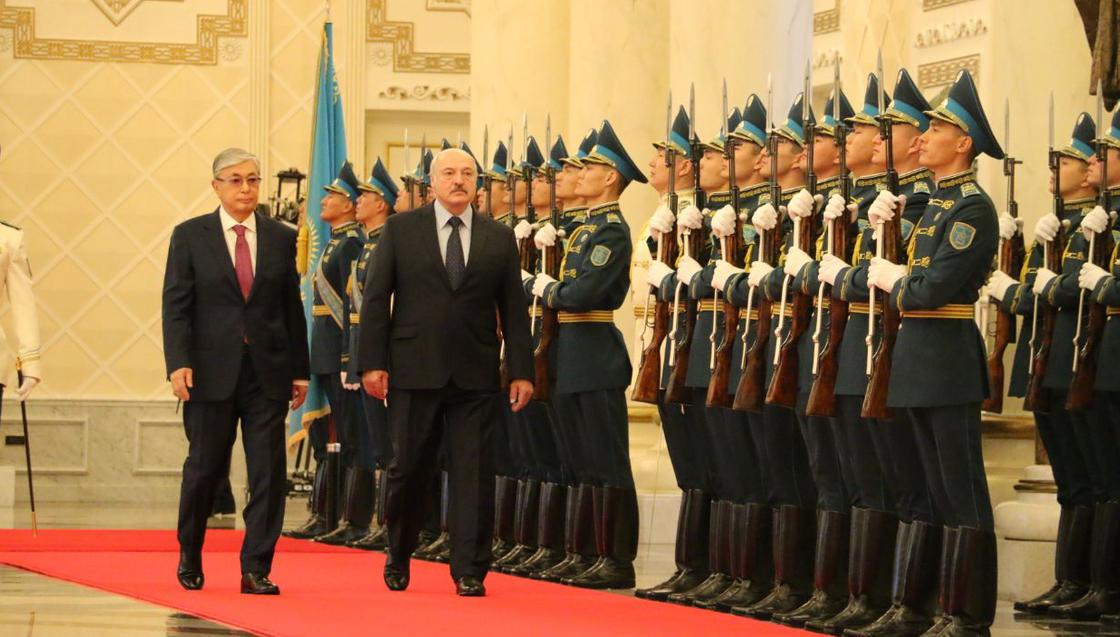Тоқаев Лукашенконы Ақордада қалай қарсы алды (фото)