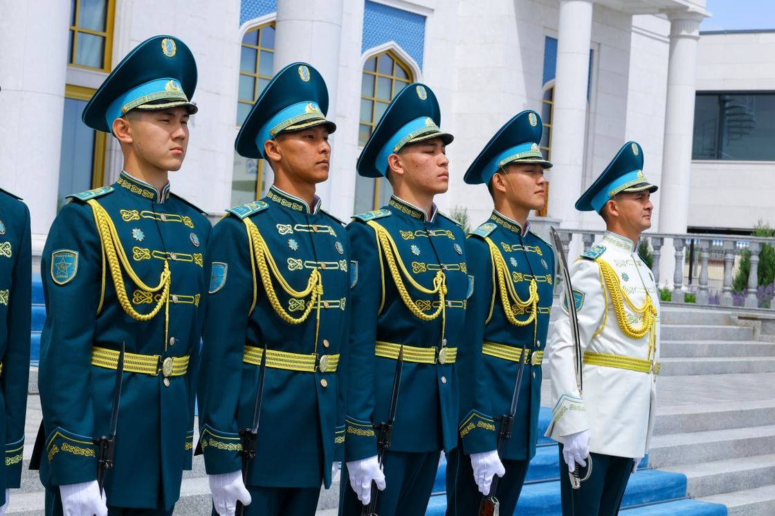 Военнослужащие