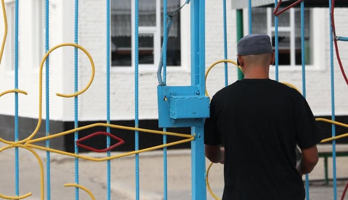 «Влюбилась в заключенного»: карагандинка рассказала о любви к грабителю