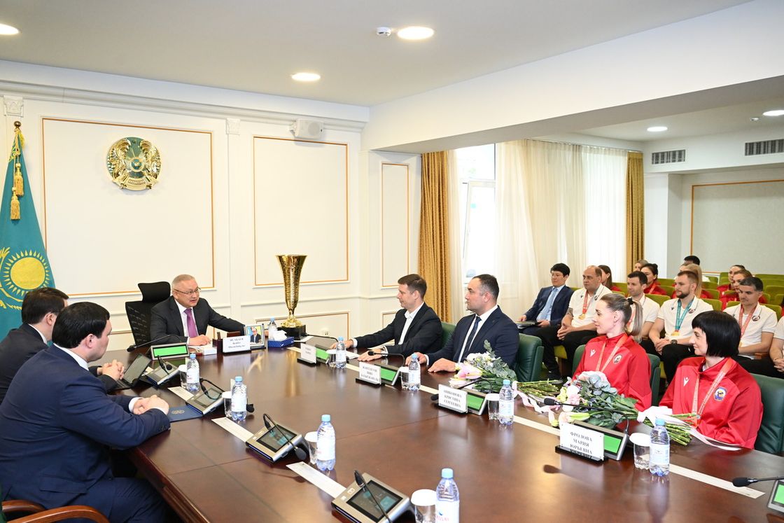 Бейбит Исабаев принял десятикратных чемпионов страны – волейболисток команды "Жетісу"