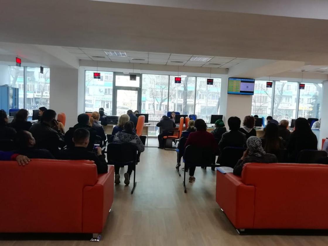 Первые 140 человек из многодетных семей трудоустроили в Алматы