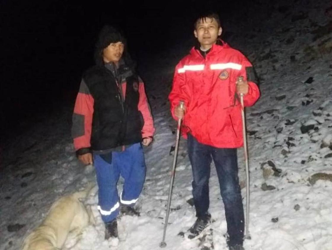 Турист застрял на высоте 3700 метров в горах Алматы