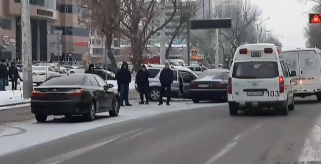 У водителя случился приступ: массовая авария произошла в центре Астаны (видео)