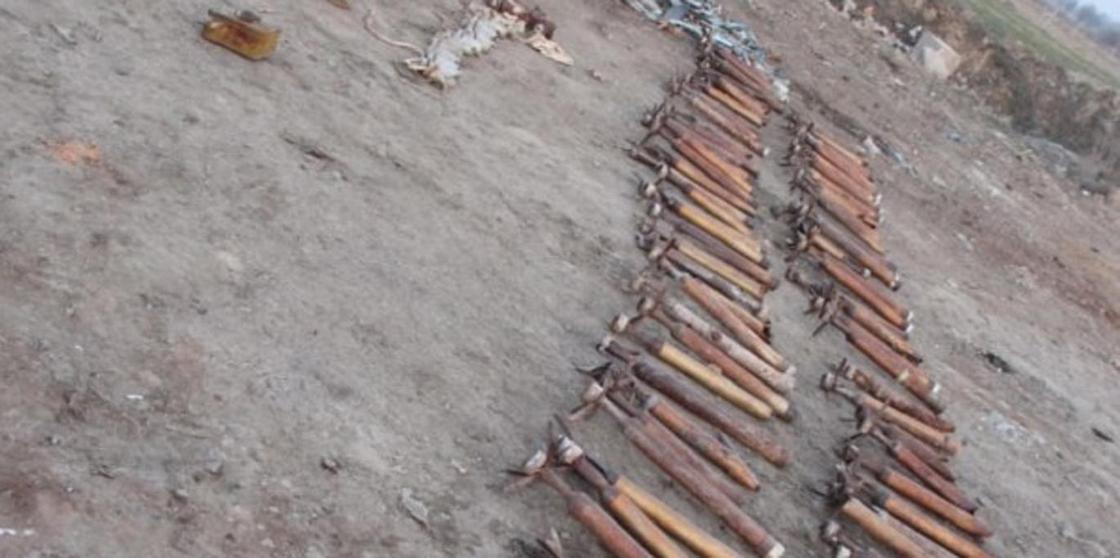 Танковые снаряды и части бомб: арсенал взрывчатых веществ изъяли в Алматинской области