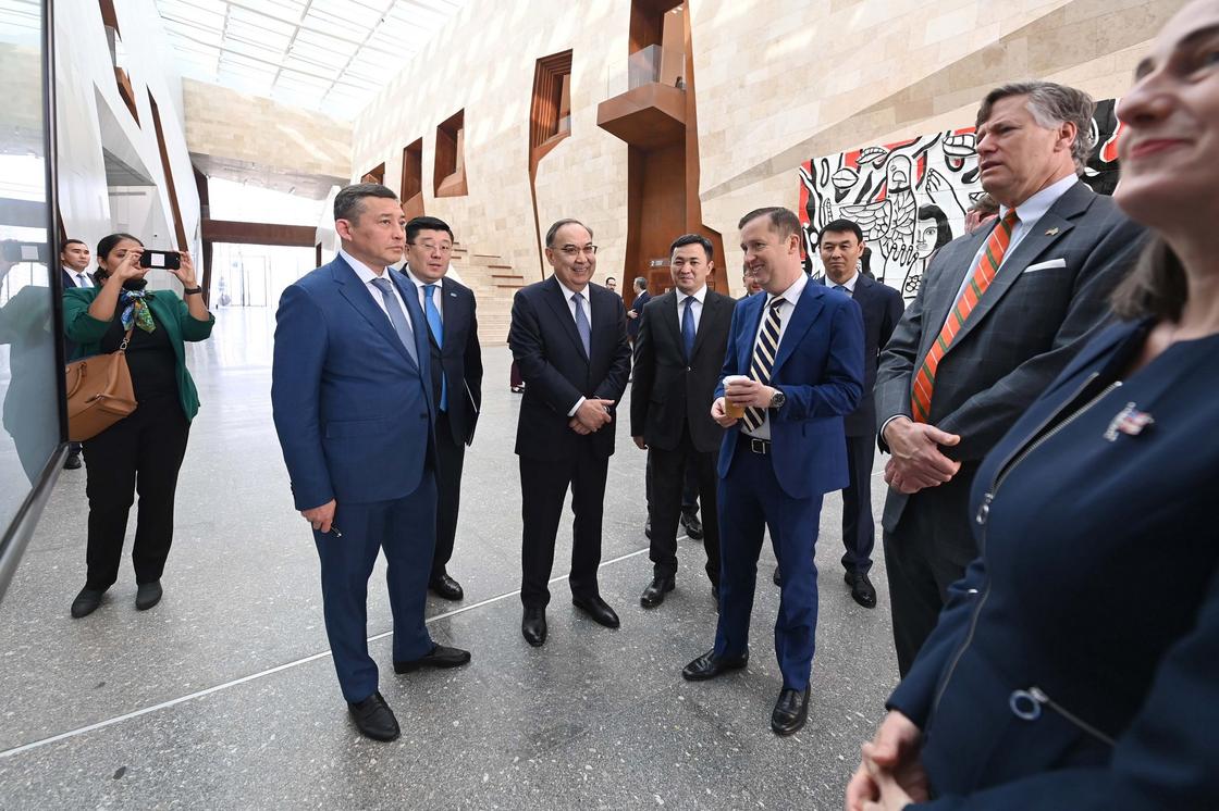 Представители США в Алматы