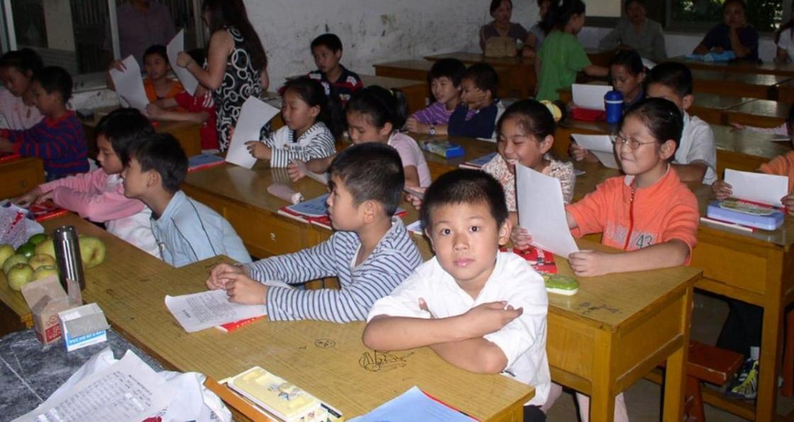 Учитель и психолог заставили целый класс семилеток писать слово «ж*п*» Учитель и психолог заставили целый класс семилеток писать слово «ж*п*»