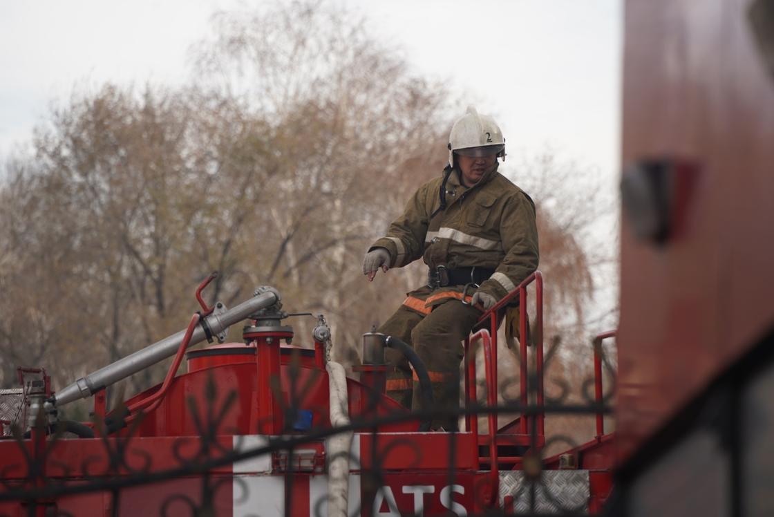 Пожар на складах в Алматы