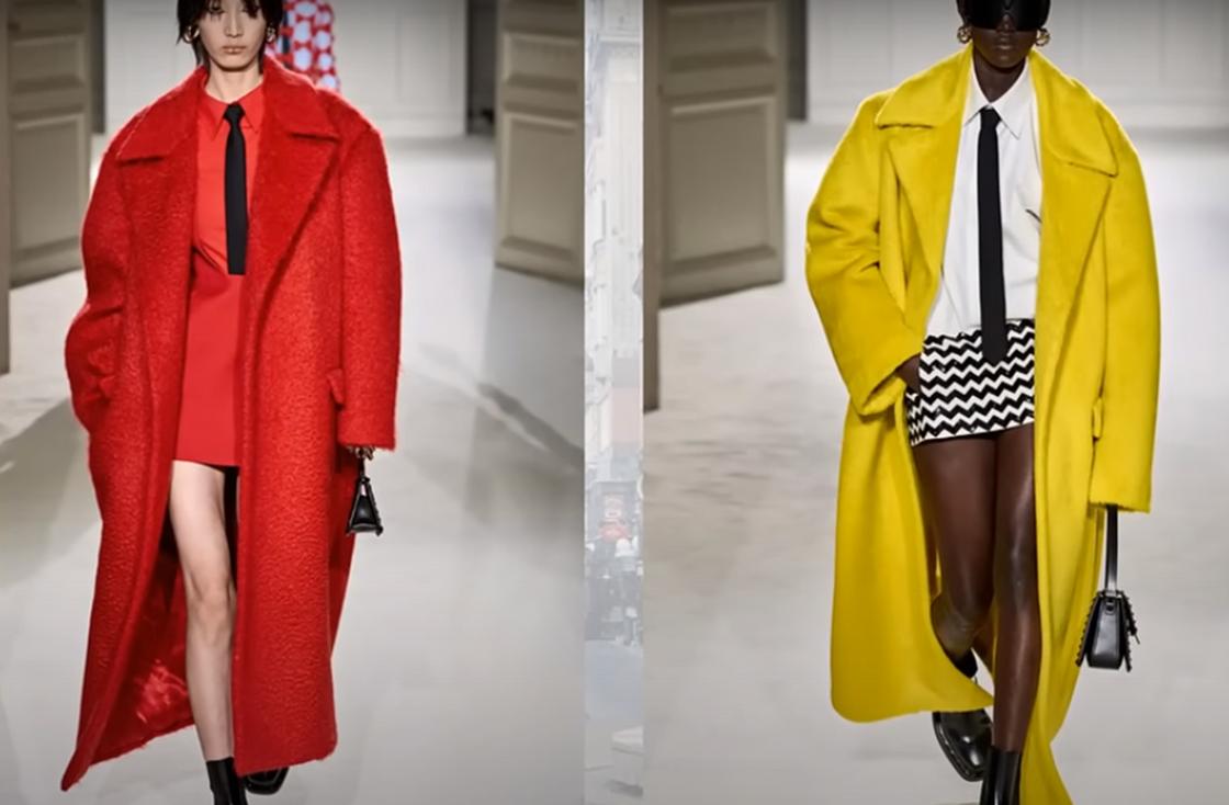 Модели демонстрируют ярко-красное и желтое пальто