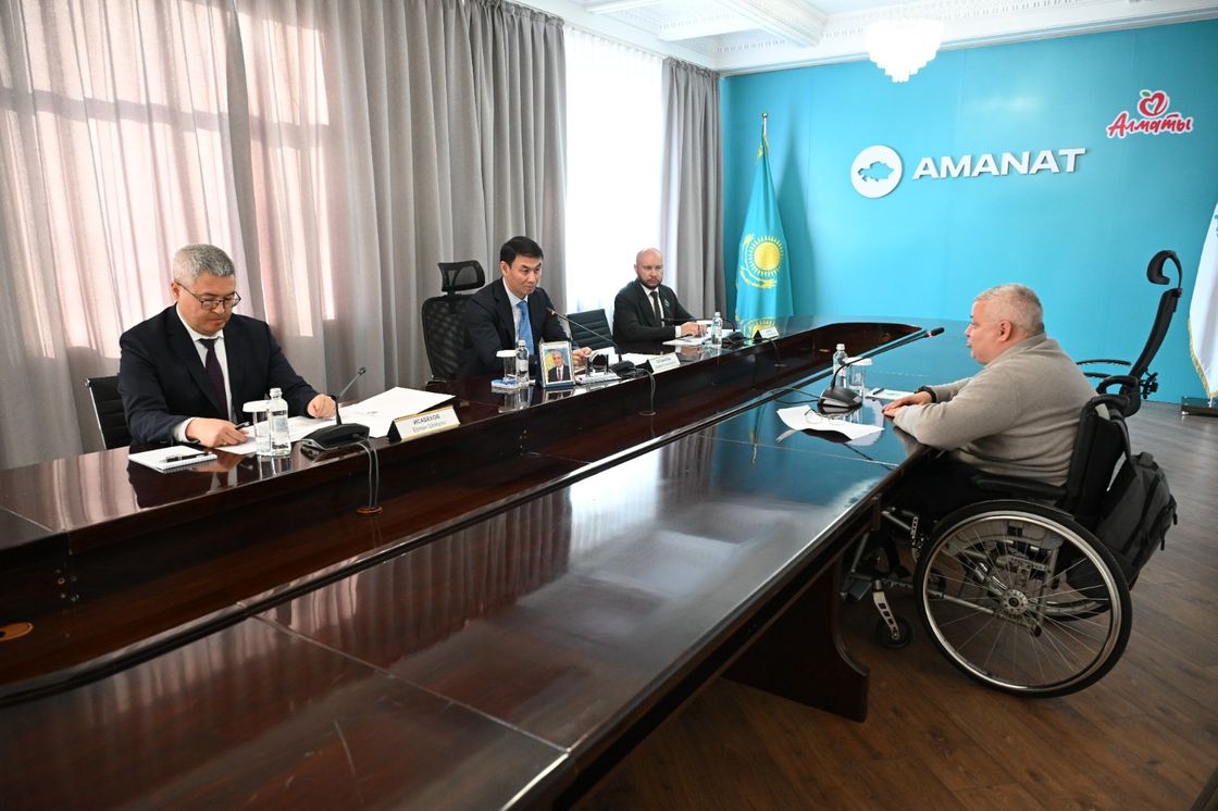 Прием граждан на площадке партии AMANAT