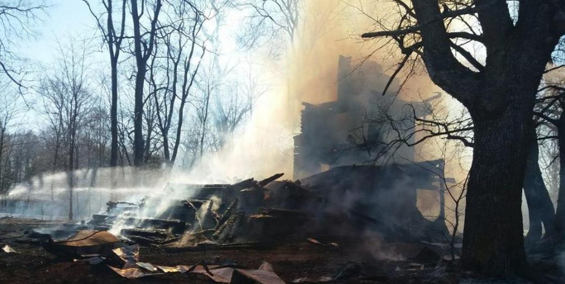 Храм XIX века случайно сожгли вместе с мусором в Беларуси (фото) Храм XIX века случайно сожгли вместе с мусором в Беларуси (фото)