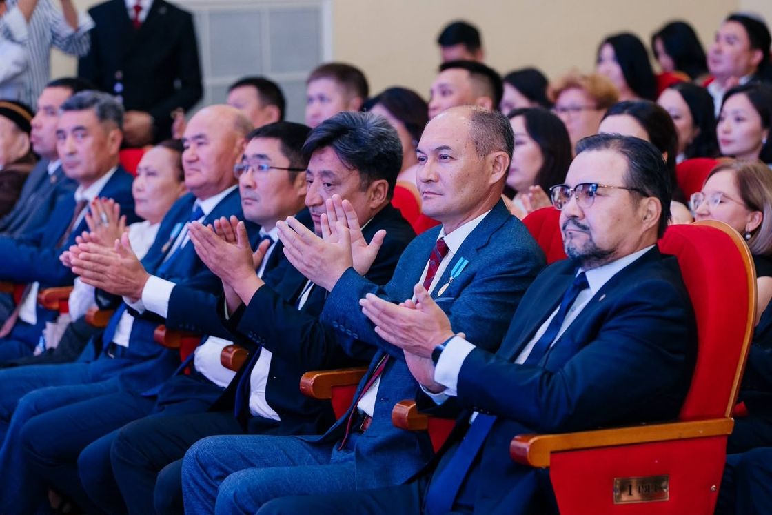 Поздравление представителей СМИ с профессиональным праздником