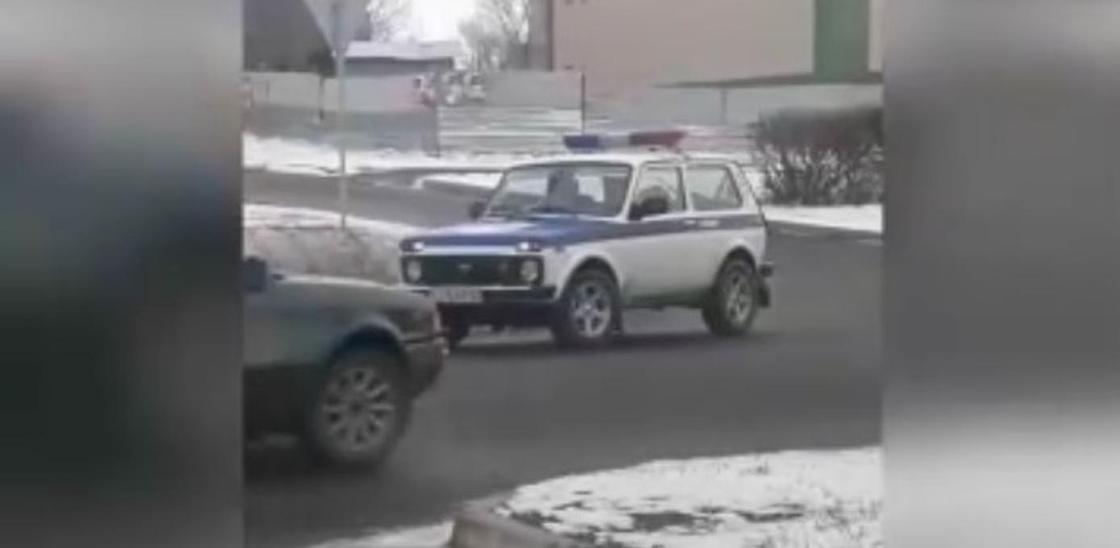 Полицейского оштрафовали за непристегнутый ремень безопасности в Акмолинской области (видео)