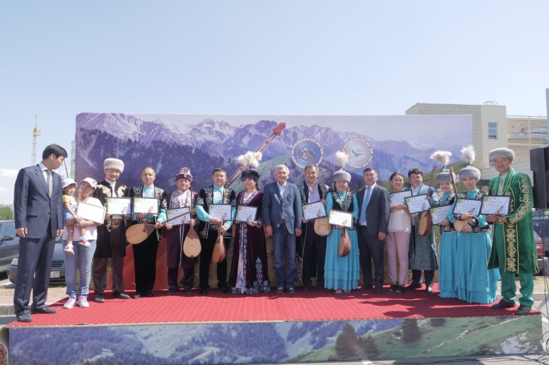 Домбристы Жетысу попали в Казахстанскую книгу рекордов