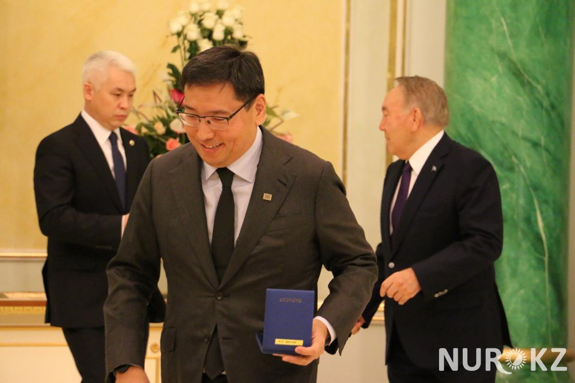 Досаев, Биртанов и Мырзахметов: каких министров и акимов наградил Назарбаев к 16-му декабря