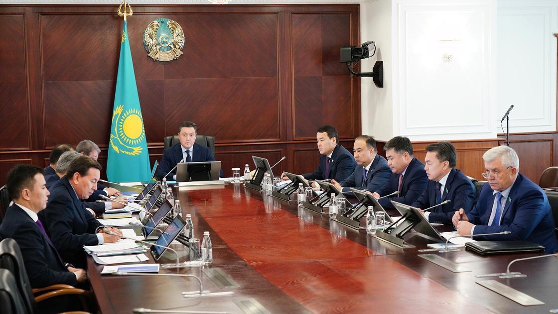 Министры Казахстана не будут сидеть дома при режиме ЧП