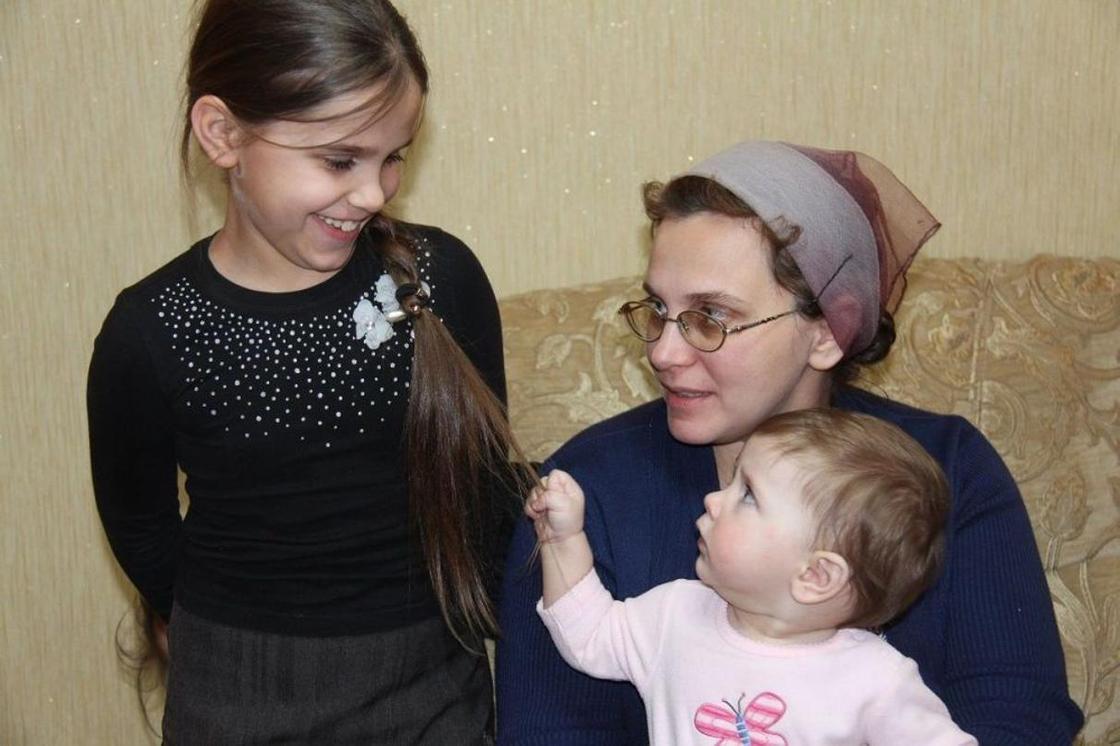 "Рожаем, сколько Бог даст": уникальная семья с 15 детьми живет в Казахстане