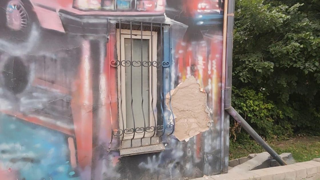 Дефекты на стене