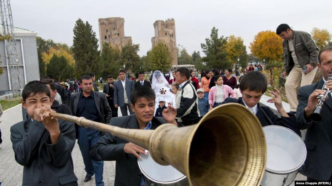 Артисты недовольны лимитом исполнителей на узбекских свадьбах