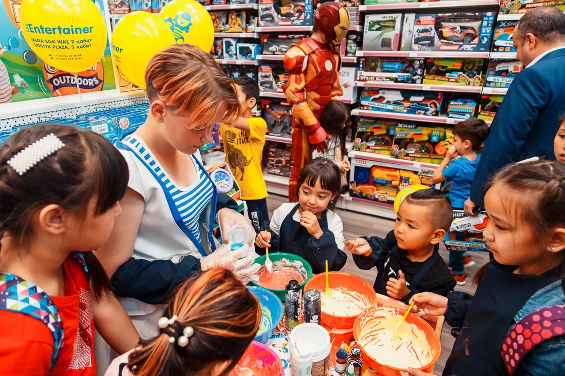 В Нур-султане открылся новый магазин детских товаров и игрушек британского бренда The Entertainer