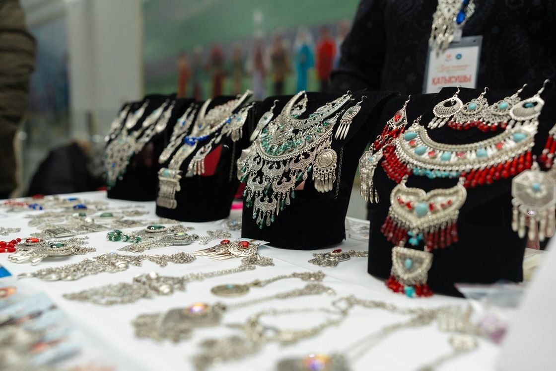 Қолөнер көрмесі