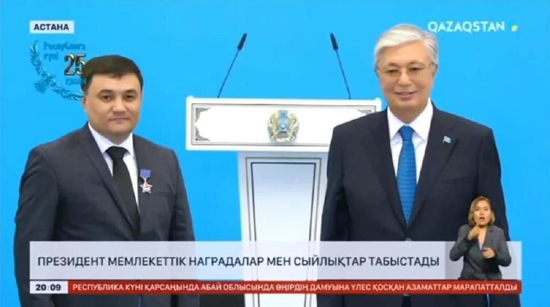 Президент награждает Жанасыла Дюсембаева