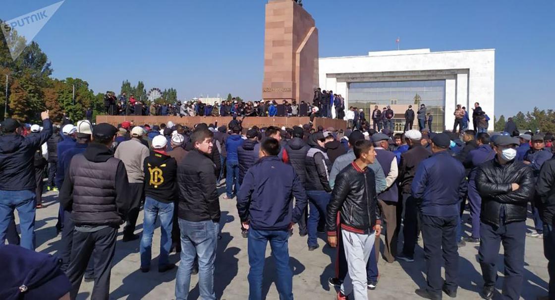 Митинг на площади Ала-Тоо в Бишкеке 7 октября