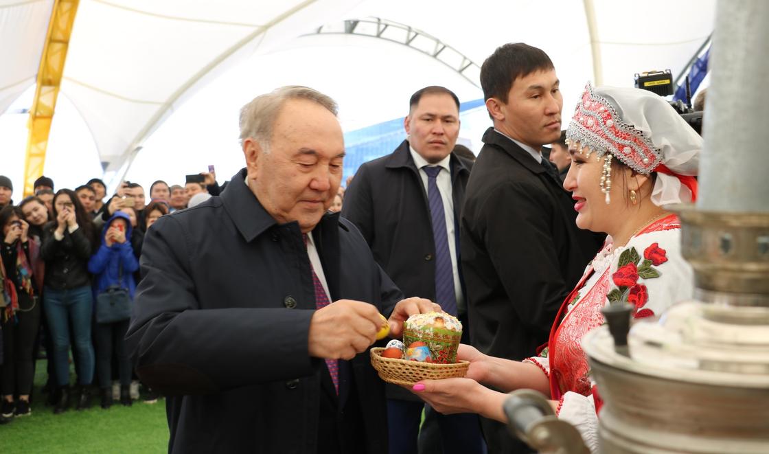 Елбасы Нурсултан Назарбаев поздравил казахстанцев с Днем единства (фото)