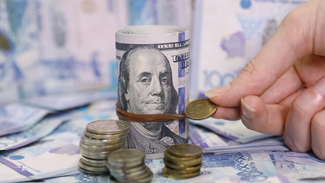 Доллар стал дороже в обменных пунктах Казахстана