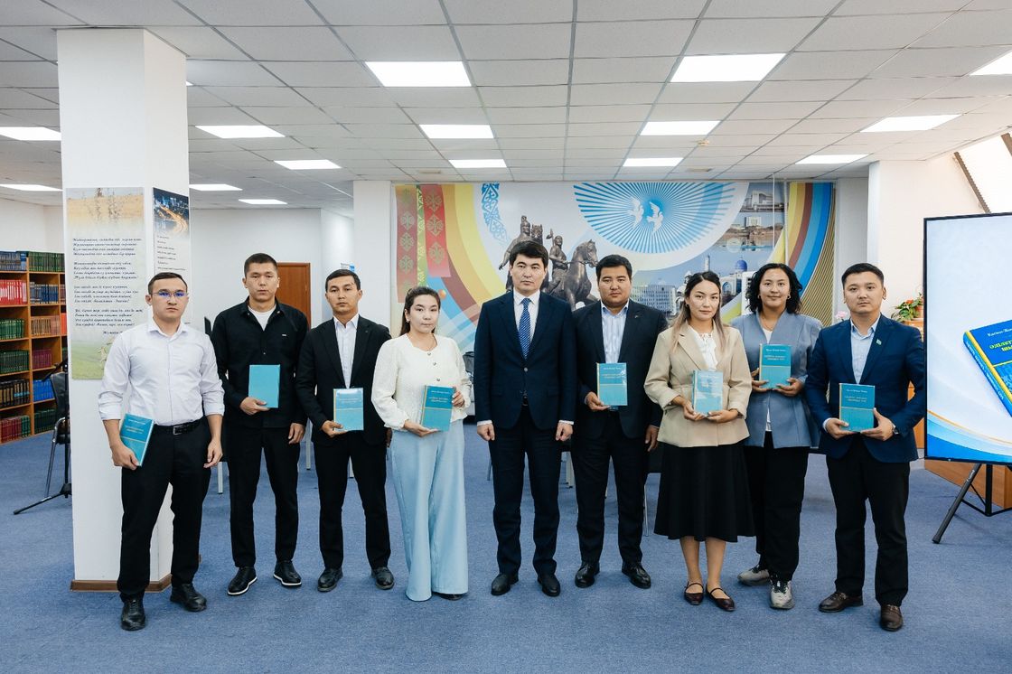 Атыраулық жастарға Президенттің кітабы тарту етілді