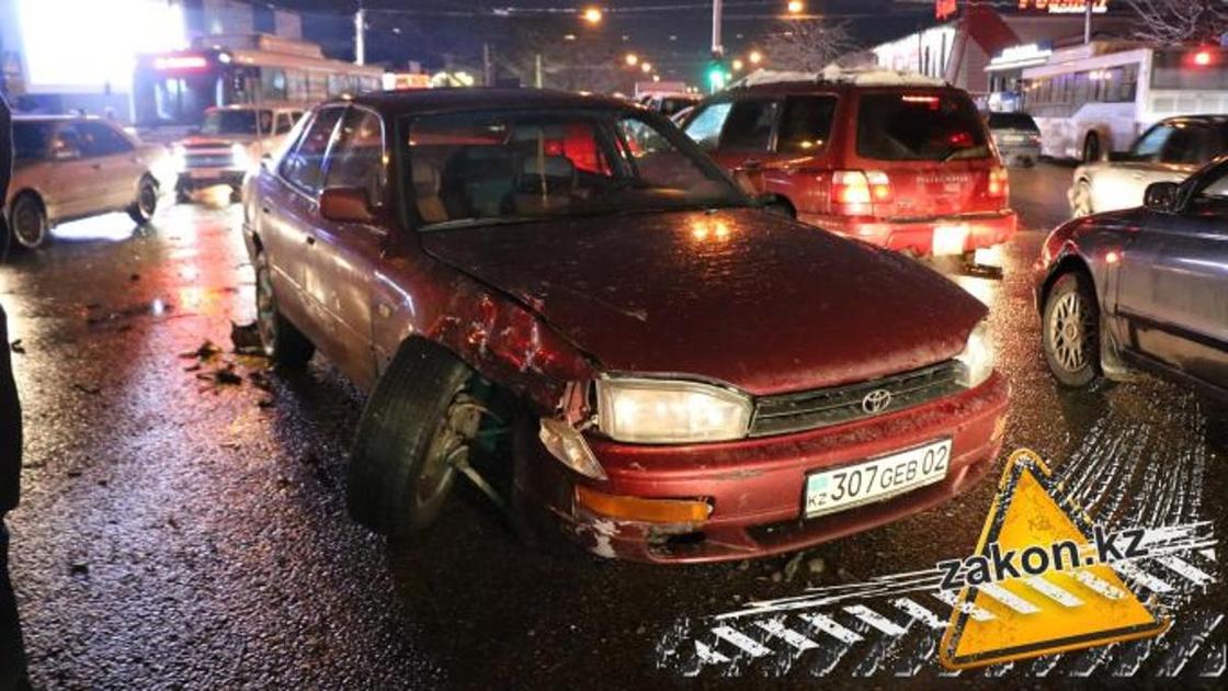 Водитель BMW потерял сознание и устроил массовое ДТП в Алматы (фото, видео) Водитель BMW потерял сознание и устроил массовое ДТП в Алматы (фото, видео)