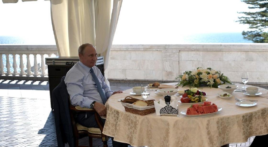 Что едят лидеры стран: диетологи сравнили питание Путина и Трампа